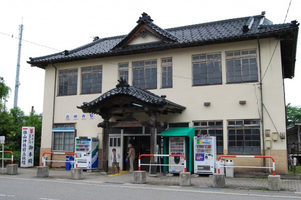 岩峅寺駅　駅舎