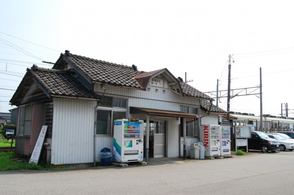 越中三郷駅　駅舎１