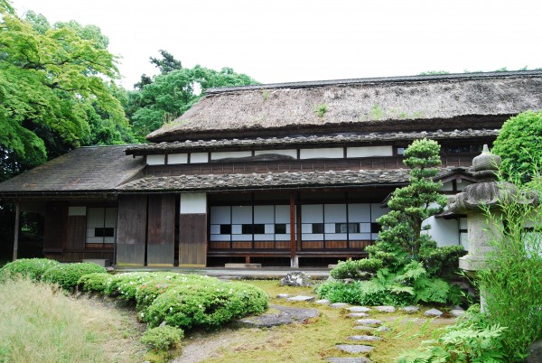 主屋と庭園